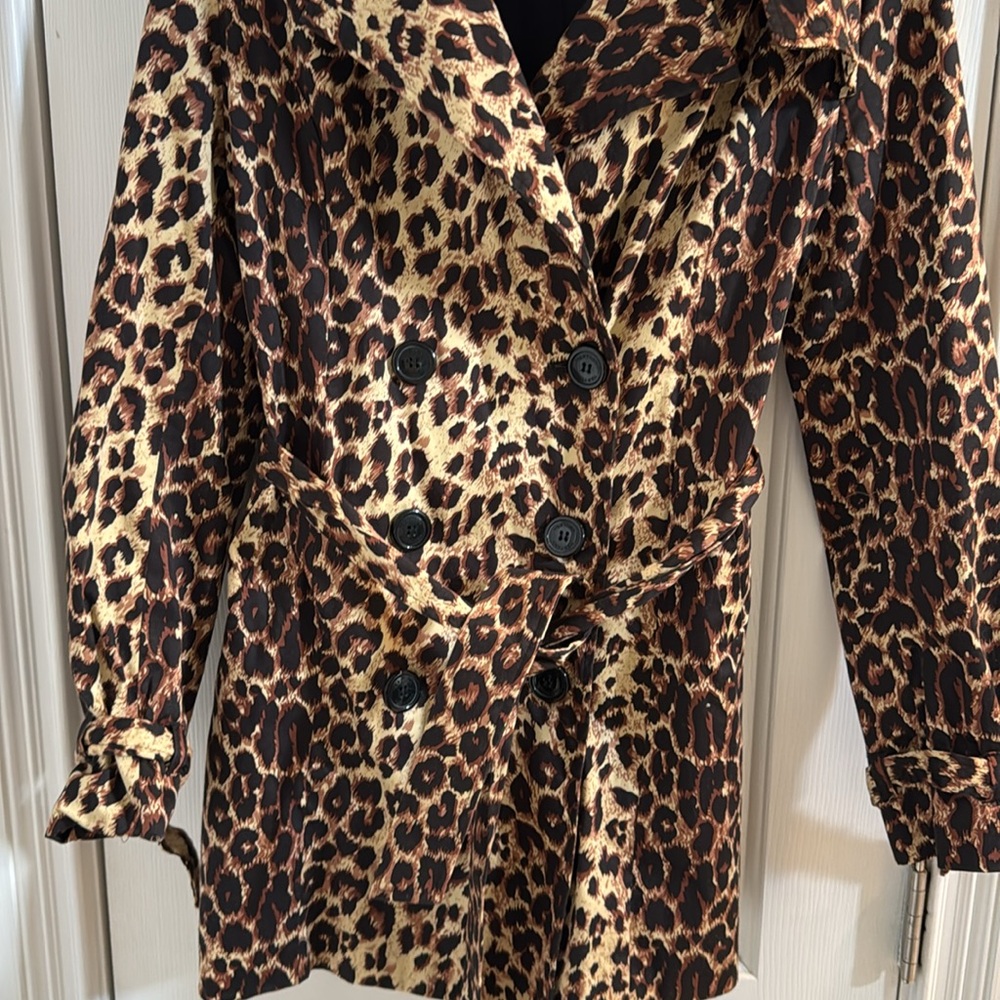 Vertigo Paris Vintage Leopard Print Double-Breasted Belted Coat - Picture 4 of 10